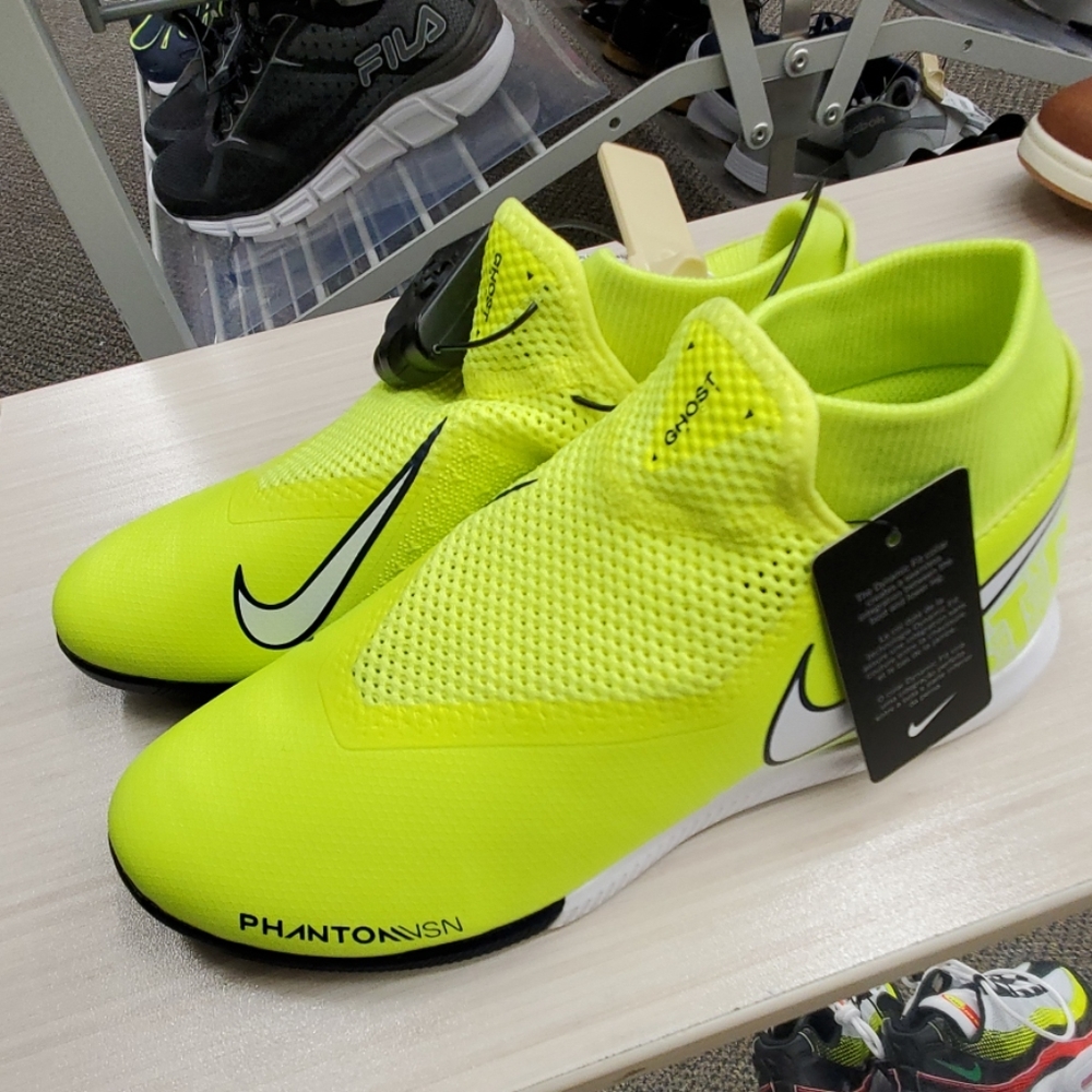 Nike Phantom Indoor Soccer size 8 WOB